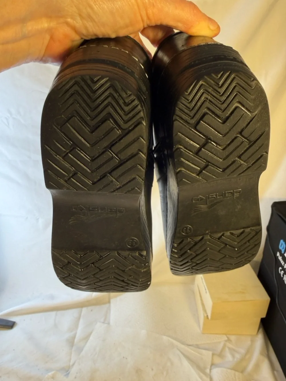 DANSKO BLACK LEATHER PROFESSIONAL CLOGS SIZE EU 38 or 7.5-8 - Picture 13 of 15